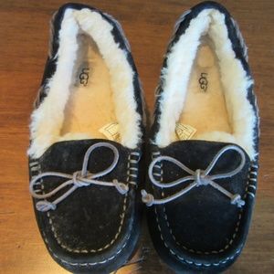 UGG Australia Dakota Black Slippers Size 6.5 - 7